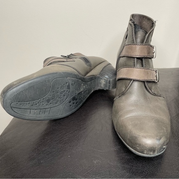 Taos Alto Booties Leather Buckles Ankle Boots 2" Heel Size 8.5 - Picture 8 of 8